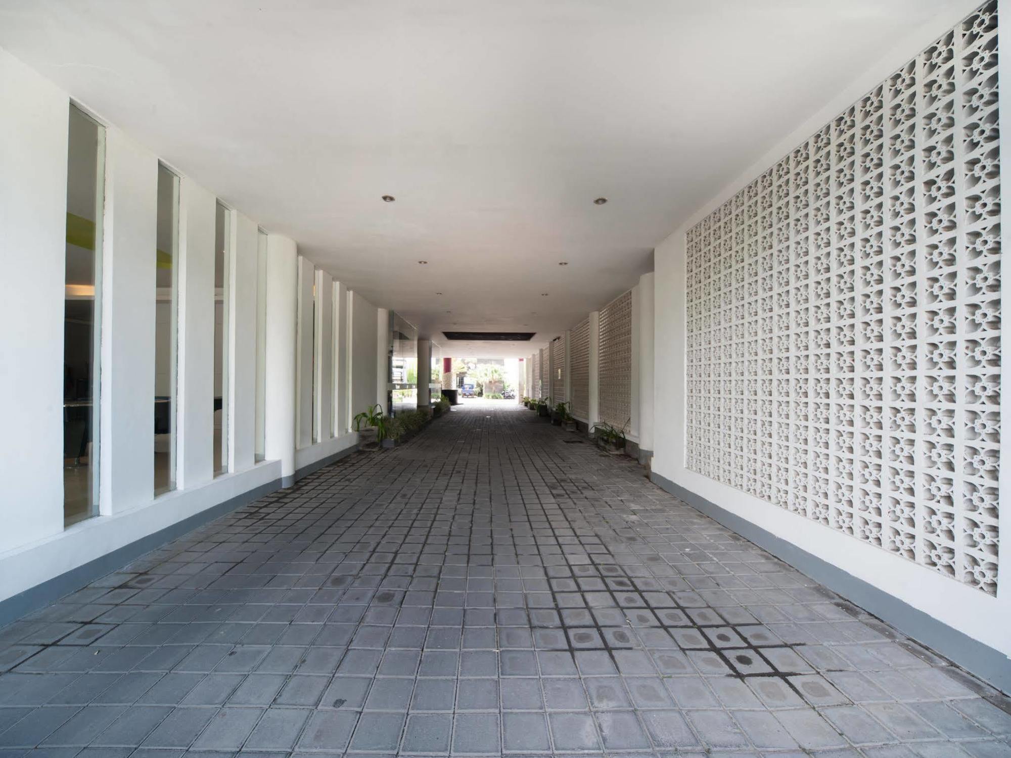 Seminyak Garden Hotel Dalung  Exterior photo